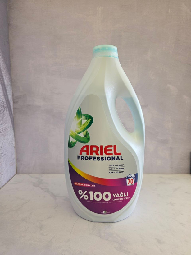 مایع ( ژل ) لباسشویی Ariel آریل 70 بار شستشو حجم 3.15 لیتر مدل Professional لکه بر قوی چربی و محافظ رنگ لباسهای رنگی اصل اورجینال ( واردات قانونی از منطقه آزاد ارس )