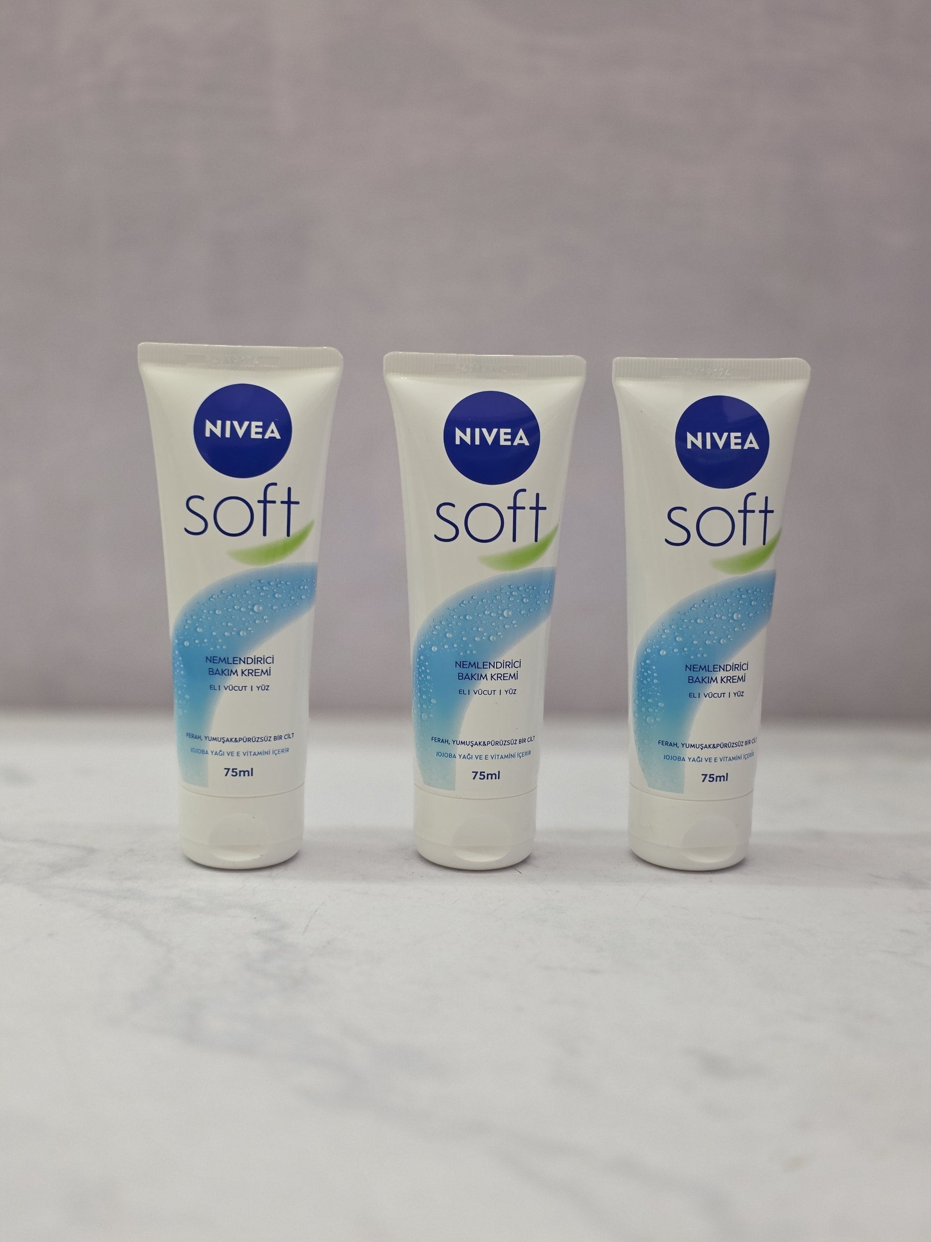 کرم آبرسان دست و صورت نیوا سافت Nivea Soft تیوپی ۷۵ میل اصل اورجینال ( واردات قانونی از منطقه آزاد ارس )