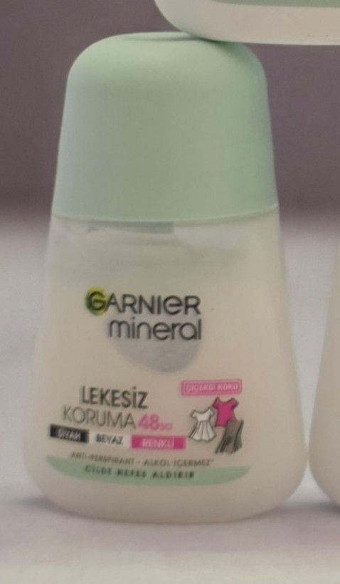 مام رول ضد تعریق گارنیر مینرال Garnier Mineral حجم ۵۰ میل اورجینال محافظت ۴۸ تا ۷۲ ساعته در مدلهای متنوع اصل اورجینال ( واردات قانونی از منطقه آزاد ارس )