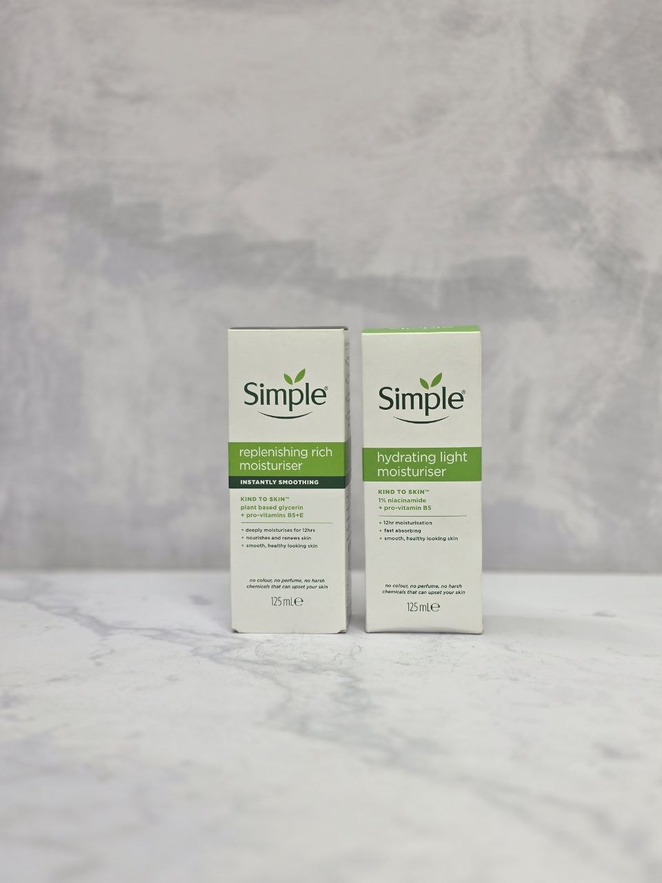 کرم مرطوب کننده و آبرسان پوست سیمپل Simple با حجم 125 میل اصل اورجینال ( واردات قانونی از منطقه آزاد ارس )