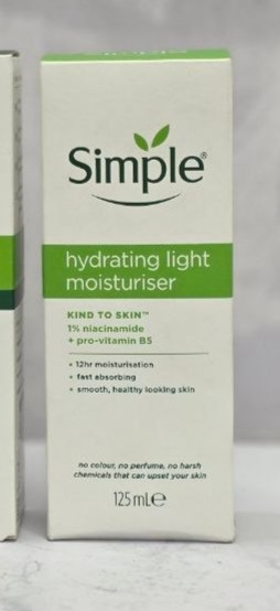 کرم مرطوب کننده و آبرسان پوست سیمپل Simple با حجم 125 میل اصل اورجینال ( واردات قانونی از منطقه آزاد ارس )