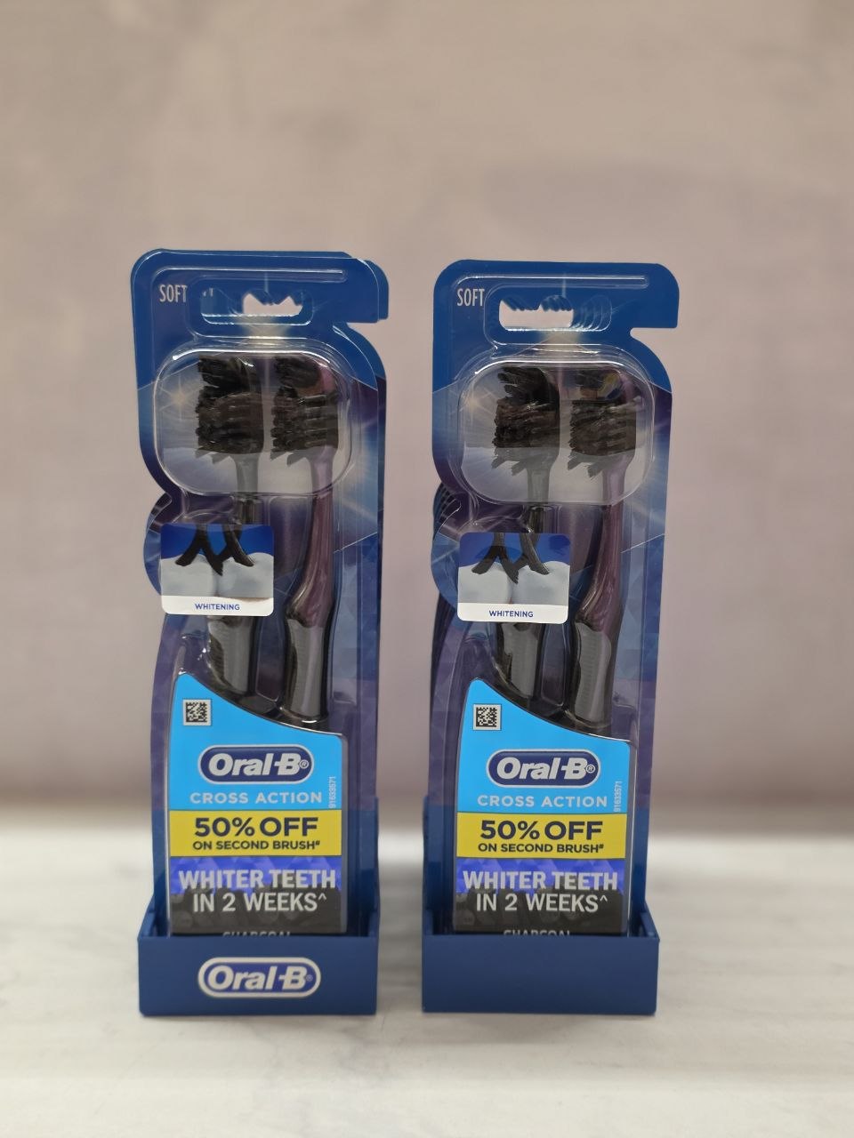 مسواک دو قلو اورال بی Oral-B مدل Cross Action حاوی عصاره ذغال و سفید کننده با درجه نرمی نرم اصل اورجینال ( واردات قانونی از منطقه آزاد ارس )