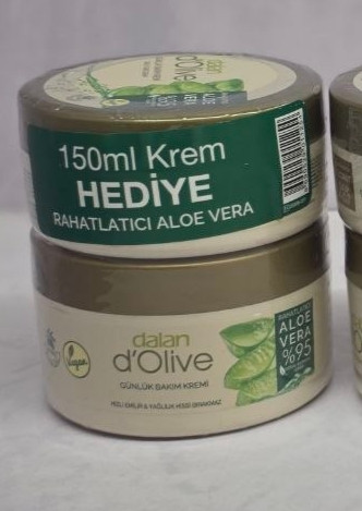 پک ۲ تایی کرم مرطوب کننده دست و بدن دالان Dalan d’Olive حاوی عصاره آلوئه ورا و نارگیل و زیتون و آووکادو با حجم ۲۵۰ میل + ۱۵۰ میل هدیه اصل اورجینال ( واردات قانونی از منطقه آزاد ارس )