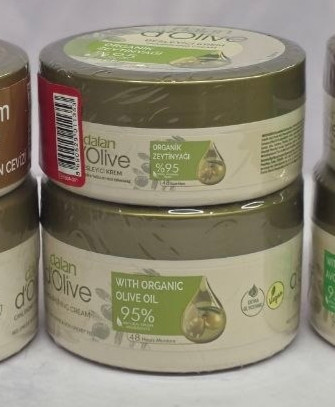 پک ۲ تایی کرم مرطوب کننده دست و بدن دالان Dalan d’Olive حاوی عصاره آلوئه ورا و نارگیل و زیتون و آووکادو با حجم ۲۵۰ میل + ۱۵۰ میل هدیه اصل اورجینال ( واردات قانونی از منطقه آزاد ارس )