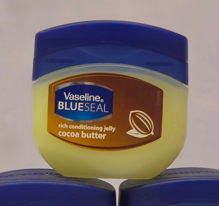 ترمیم کننده ترک پوست و آبرسان وازلین Vaseline Blue Seal در حجم 100 میل اصل اورجینال ( واردات قانونی از منطقه آزاد ارس )