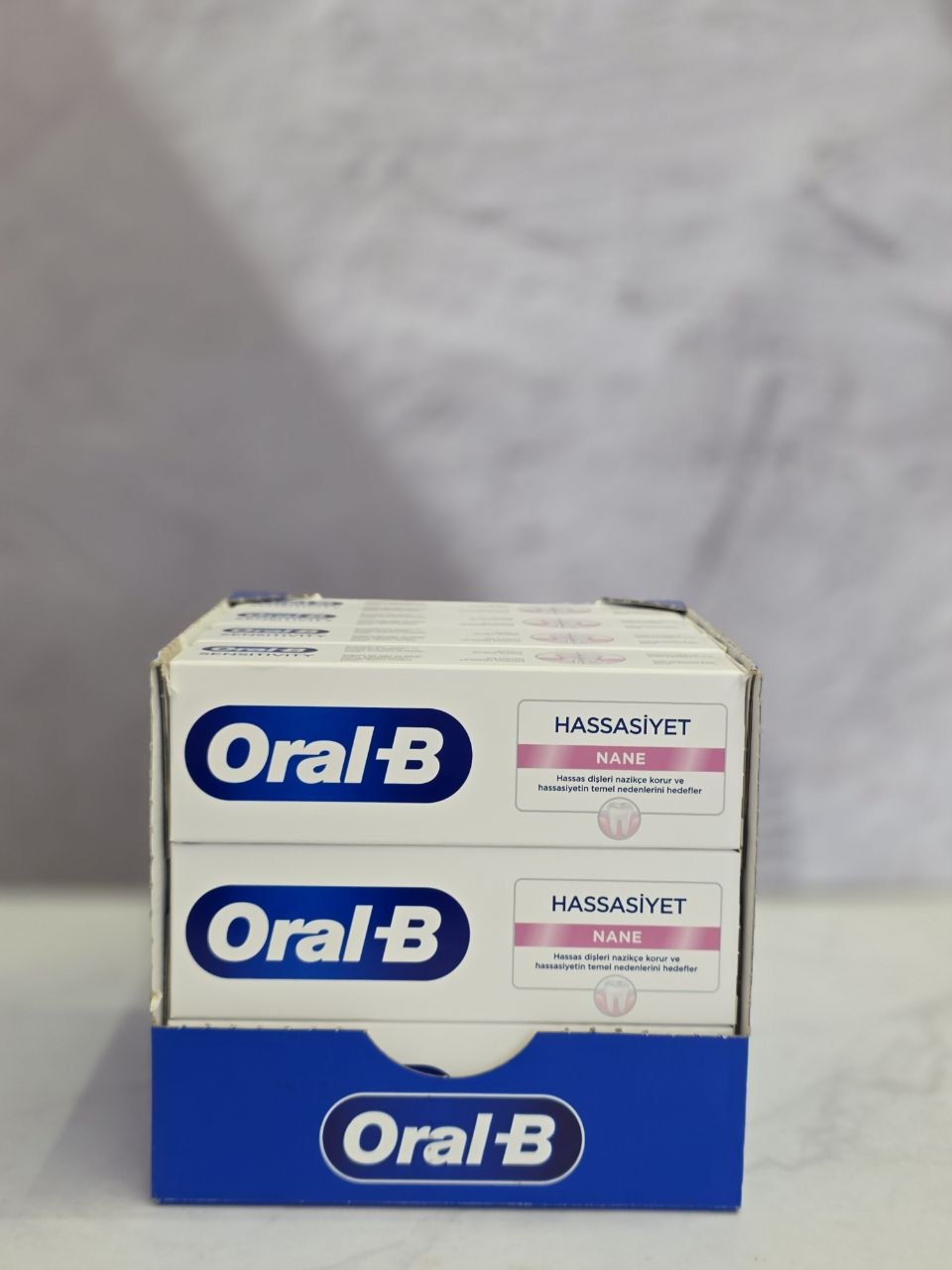 خمیر دندان نعنایی روزانه اورال بی Oral-b برای دندان های حساس Hassasiyet حجم 75 میل اصل اورجینال ( واردات قانونی از منطقه آزاد ارس )