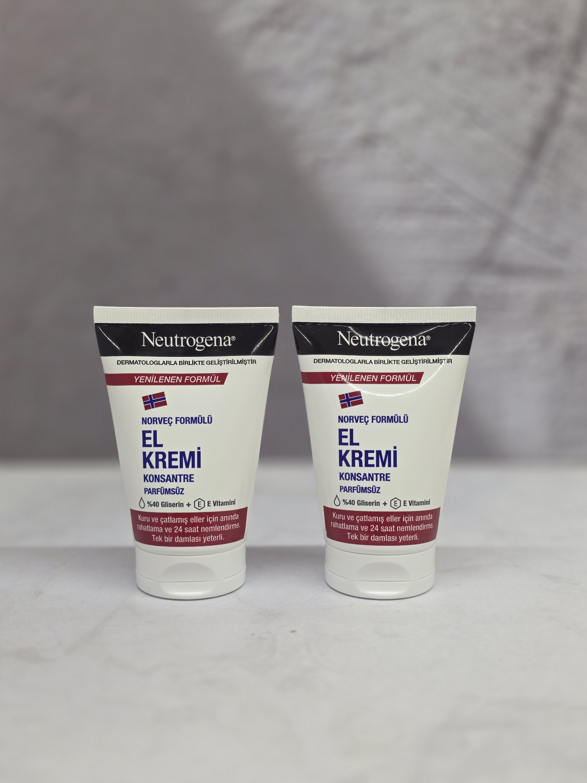 کرم تیوپی مرطوب کننده دست نوتروژینا Neutrogena فاقد عطر حاوی ویتامین E و گلیسیرین حجم 50 میل اصل اورجینال ( واردات قانونی از منطقه آزاد ارس )