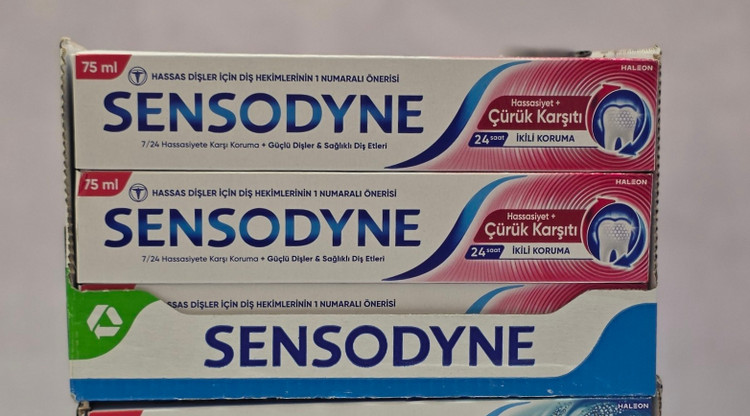 خمیردندان سنسوداین Sensodyne در دو مدل مختلف حجم 75 میل اصل اورجینال ( واردات قانونی از منطقه آزاد ارس )