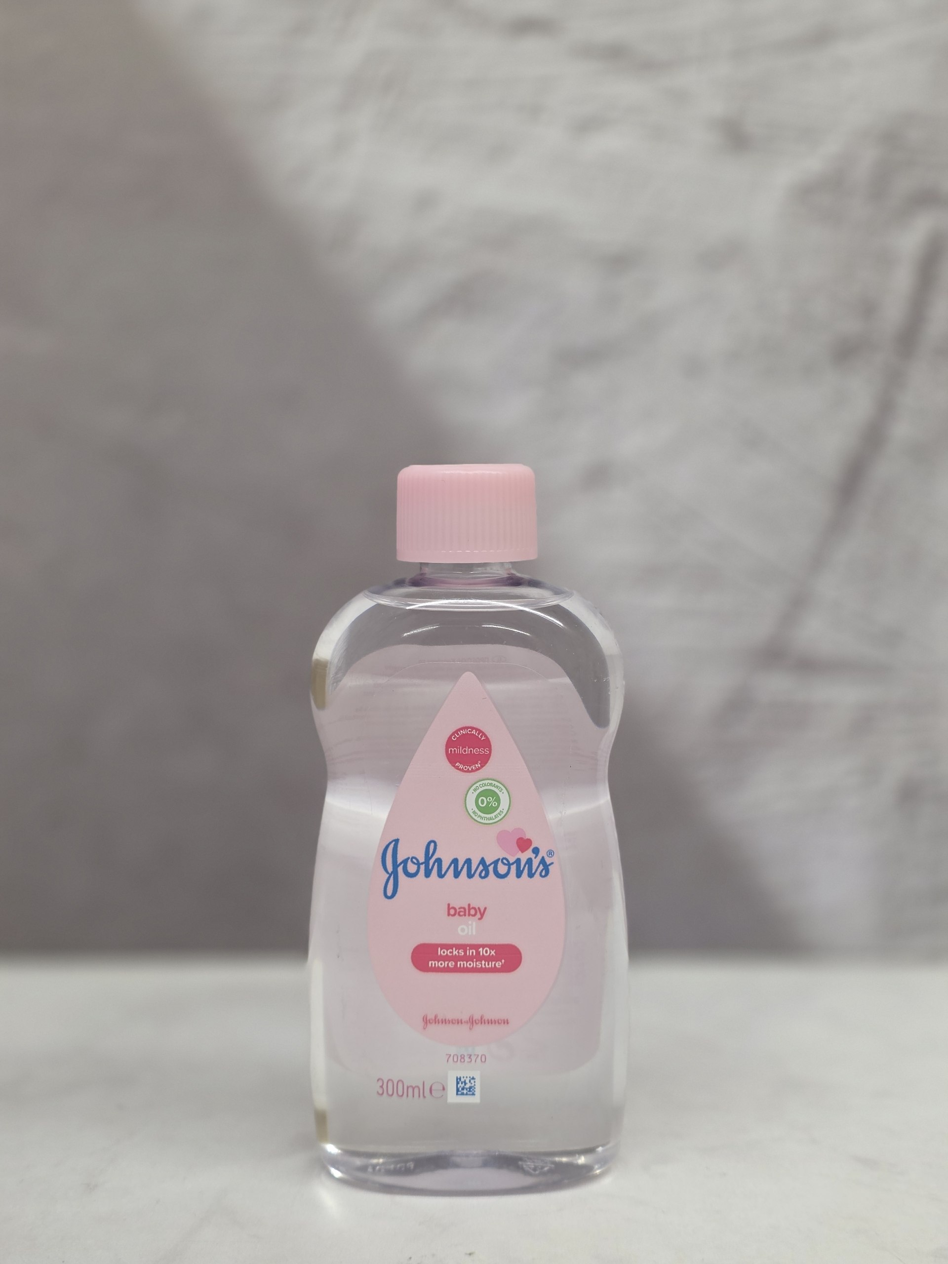 روغن بدن کودک جانسون Johnson مدل Baby مناسب برای انواع پوست کودک به ویژه پوست های خشک و حساس حجم 300 میل اصل اورجینال ( واردات قانونی از منطقه آزاد ارس )