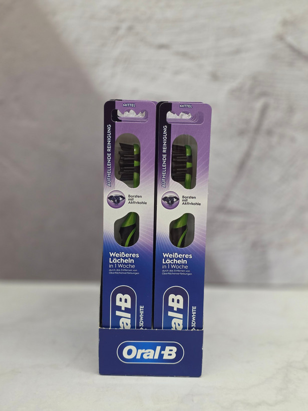 مسواک ذغالی سفيد كننده دندان اورال بی Oral-B مدل Pro-3Dwhite با برس مديوم اصل اورجینال ( واردات قانونی از منطقه آزاد ارس )