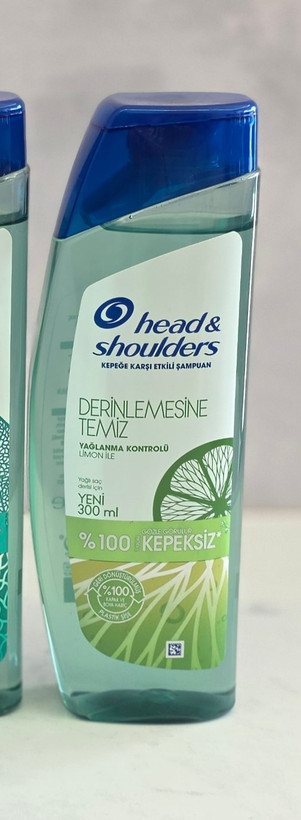 شامپو ضد شوره هدن شولدرز Head Shoulders در مدل های مختلف حجم 300 میل اصل اورجینال ( واردات قانونی از منطقه آزاد ارس )
