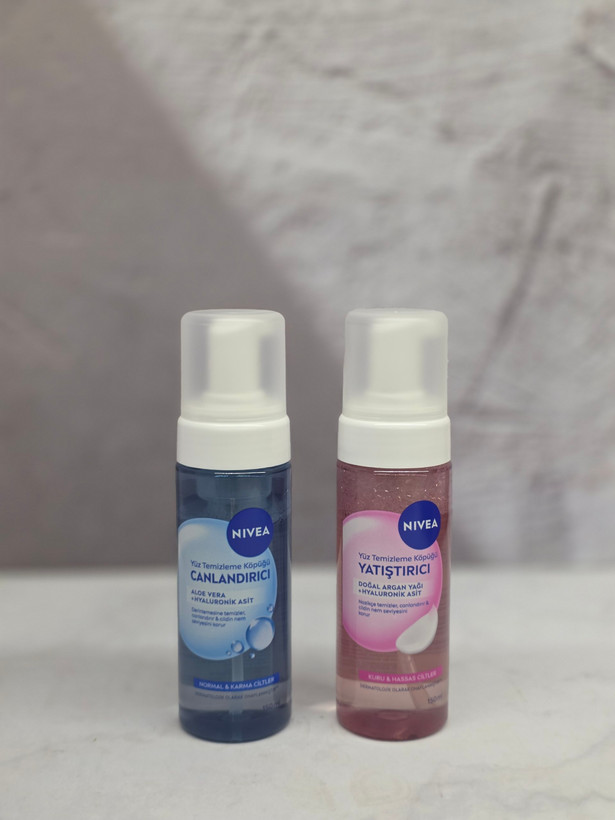 فوم شستشو صورت نیوا Nivea در دو مدل Canlandırıcı ، احیاکننده و Yatıştırıcı ، تسکین دهنده حجم ۱۵۰ میل اصل اورجینال ( واردات قانونی از منطقه آزاد ارس )