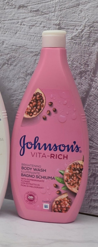 شامپو بدن جانسون Johnson مدل Vita-Rich مناسب برای انواع پوست ها در مدل های مختلف حجم 750 میل اصل اورجینال ( واردات قانونی از منطقه آزاد ارس )