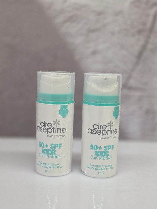 کرم ضد آفتاب سیر آسپتین Cire Aseptine مدل Spf 50 مخصوص کودک با محافظت بسیار قوی در برابر اشعه های مضر خورشید حجم ۱۰۰ میل اصل اورجینال ( واردات قانونی از منطقه آزاد ارس )
