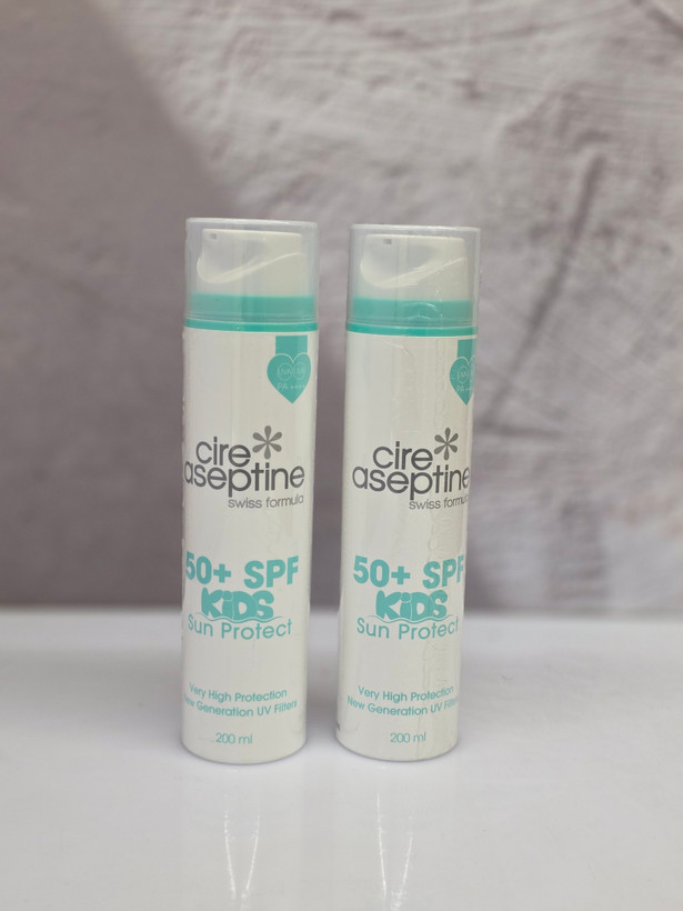کرم ضد آفتاب سیر آسپتین Cire Aseptine مدل Spf 50 مخصوص کودک با محافظت بسیار قوی در برابر اشعه های مضر خورشید حجم 200 میل اصل اورجینال ( واردات قانونی از منطقه آزاد ارس )