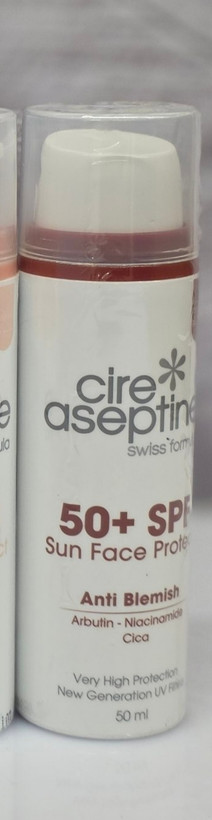 کرم ضد آفتاب مخصوص صورت سیر آسپتین Cire Aseptine مدل Spf 50 با محافظت بسیار قوی در برابر اشعه های مضر خورشید حجم 50 میل اصل اورجینال ( واردات قانونی از منطقه آزاد ارس )