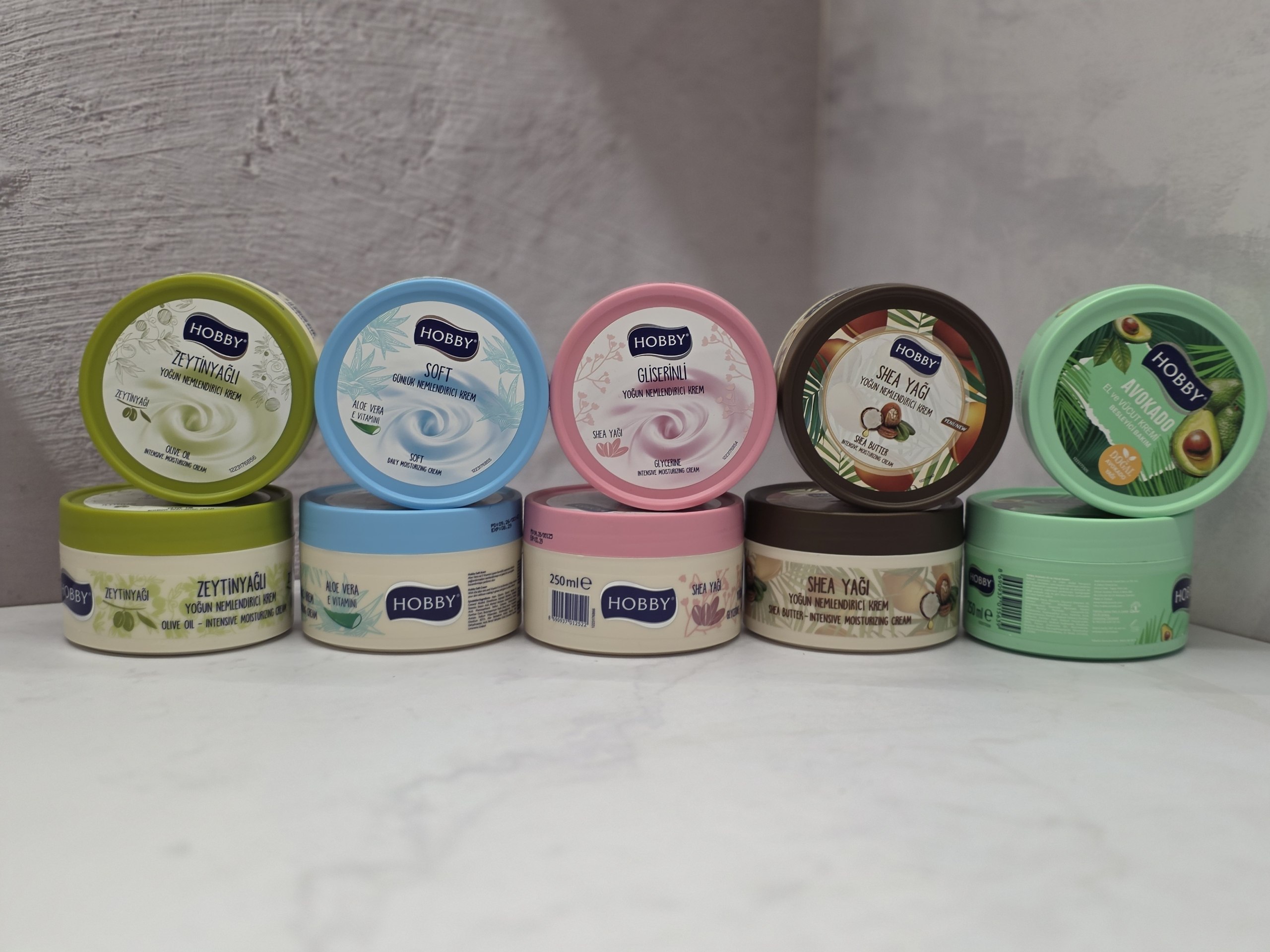 کرم مرطوب کننده و مغذی دست و صورت هوبی Hobby در 5 رایحه متنوع حجم 250 میل اصل اورجینال ( واردات قانونی از منطقه آزاد ارس )