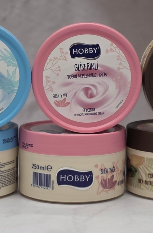 کرم مرطوب کننده و مغذی دست و صورت هوبی Hobby در 5 رایحه متنوع حجم 250 میل اصل اورجینال ( واردات قانونی از منطقه آزاد ارس )
